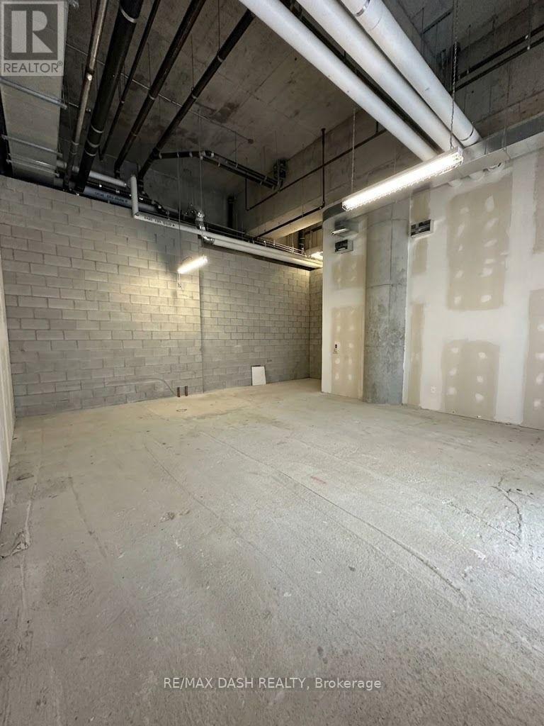 3065 Dufferin St Street — photo 7