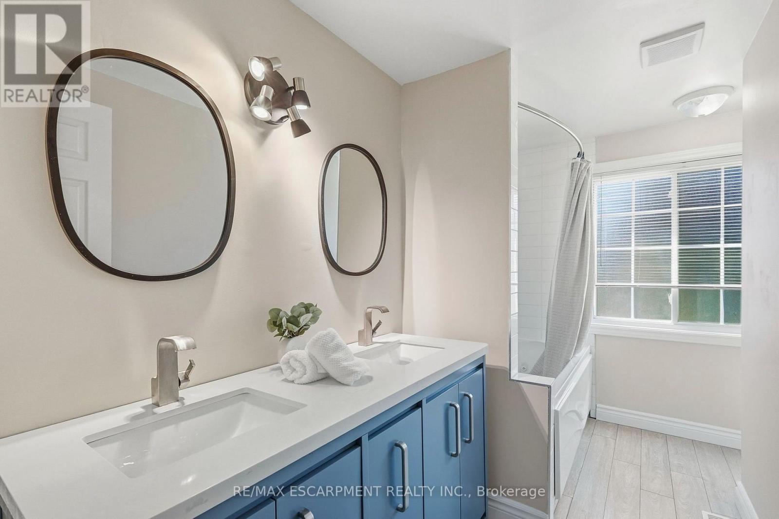 37 BAYVIEW DRIVE - 26