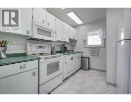 Kitchen - 18 Greenham Drive, Red Deer, AB T4P2X4 Photo 7