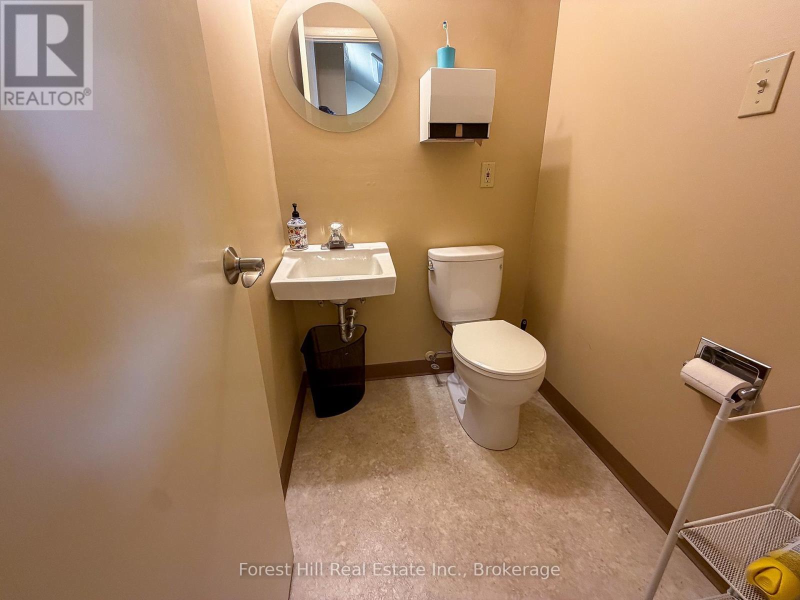 16 Manitoba Street — photo 18