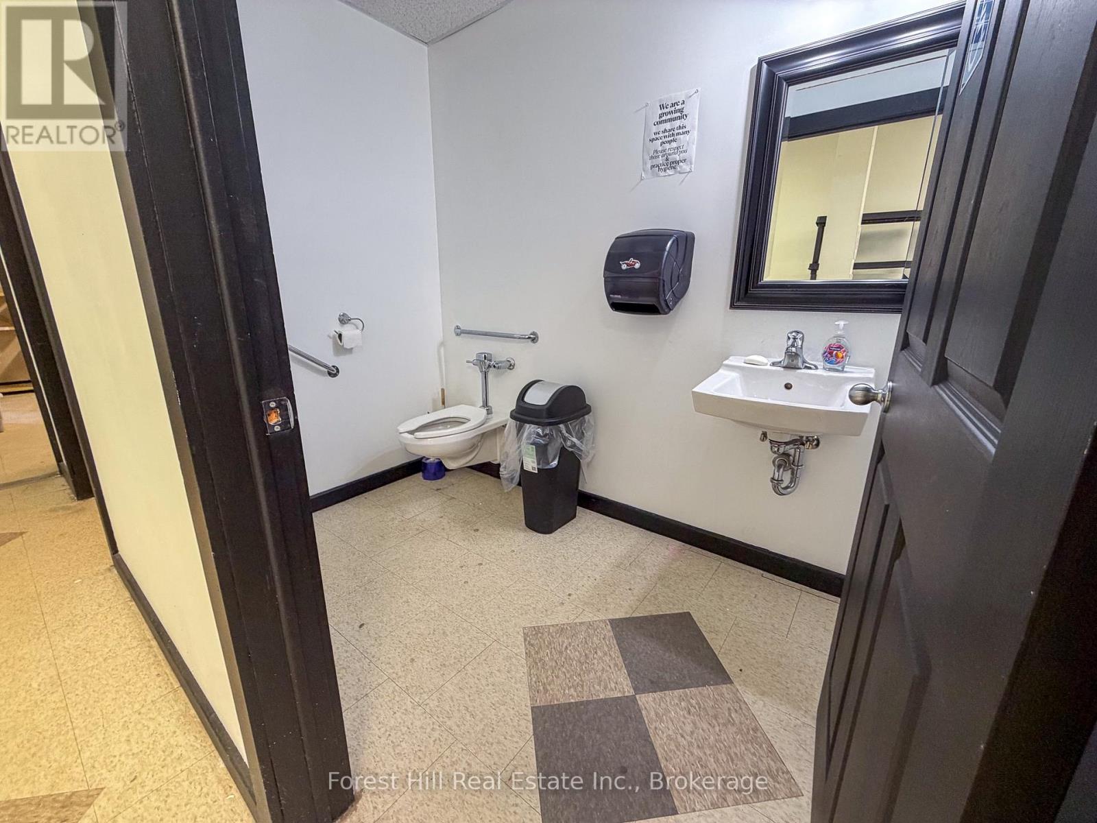 16 Manitoba Street — photo 10
