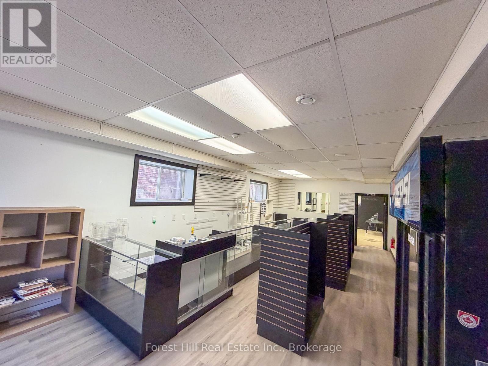 16 Manitoba Street — photo 4