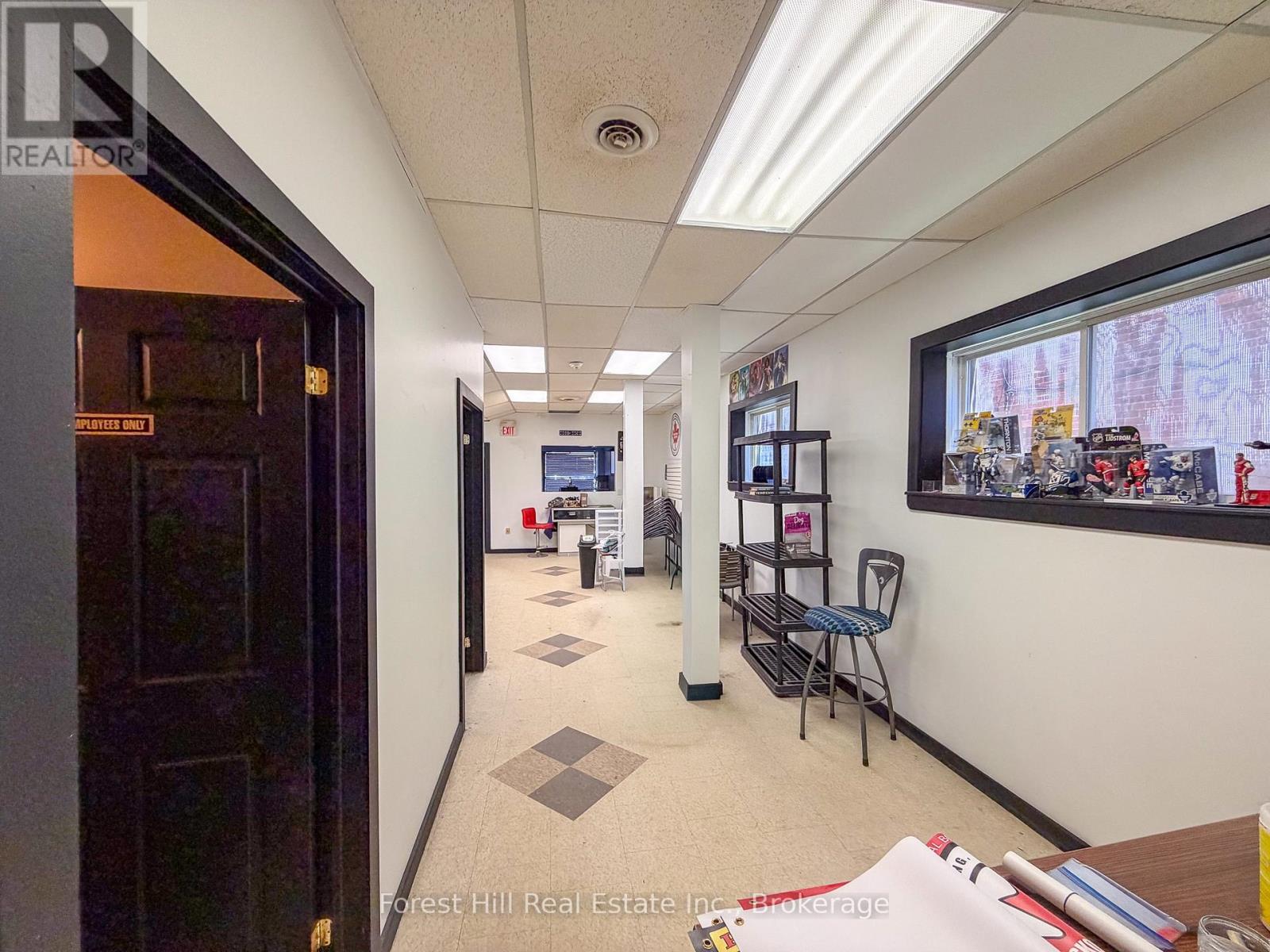 16 Manitoba Street — photo 8