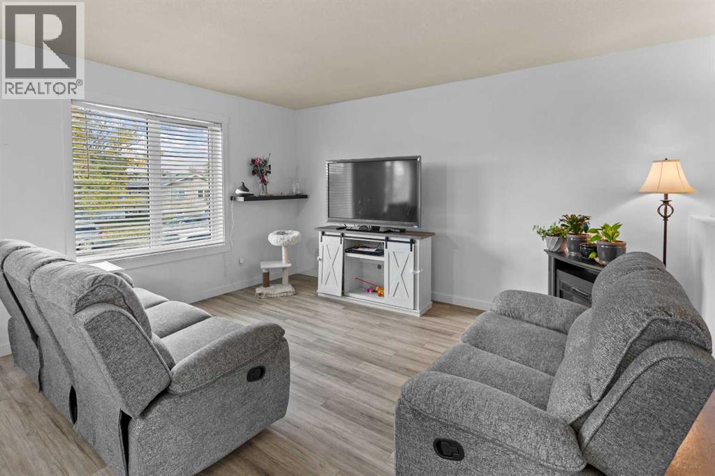Listing photo – 5203 41 Street, Camrose