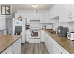 3pc Bathroom - 5203 41 Street, Camrose, AB T4V0Z7 Photo 7