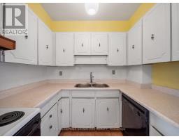 Laundry room - 404 - 130 Neptune Drive, Toronto, ON M6A1X5 Photo 7