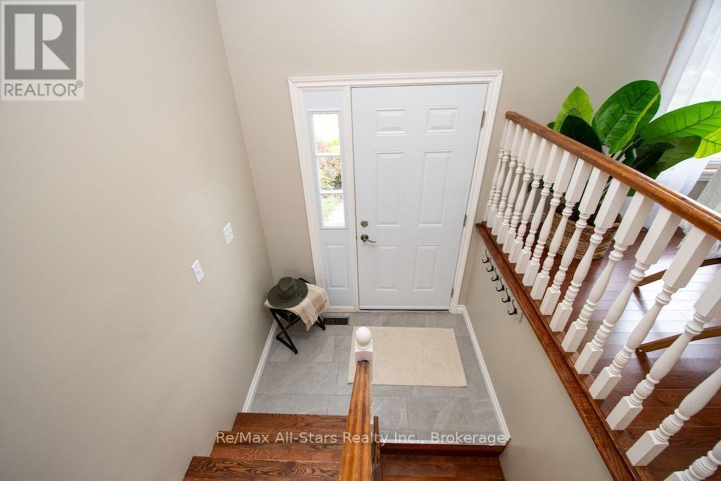 530 CENTRELINE ROAD - 4