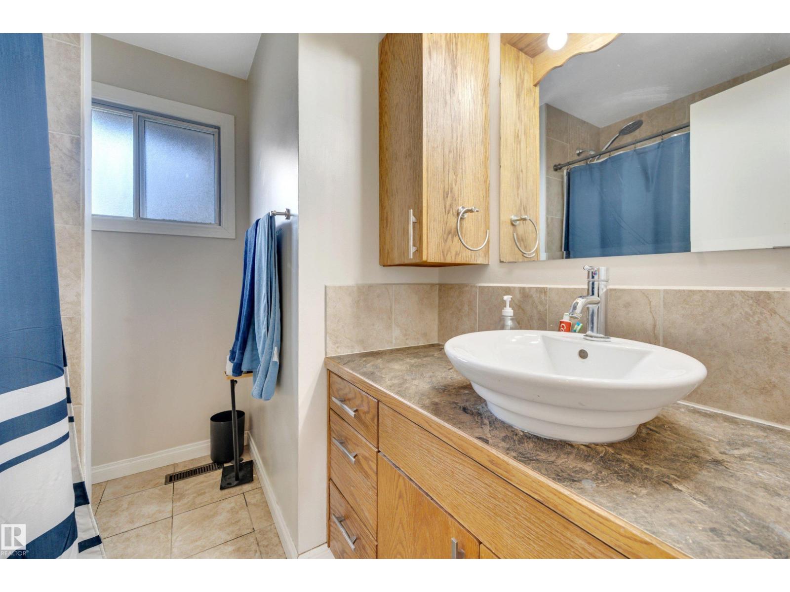 42 Camelot Avenue, photo 26