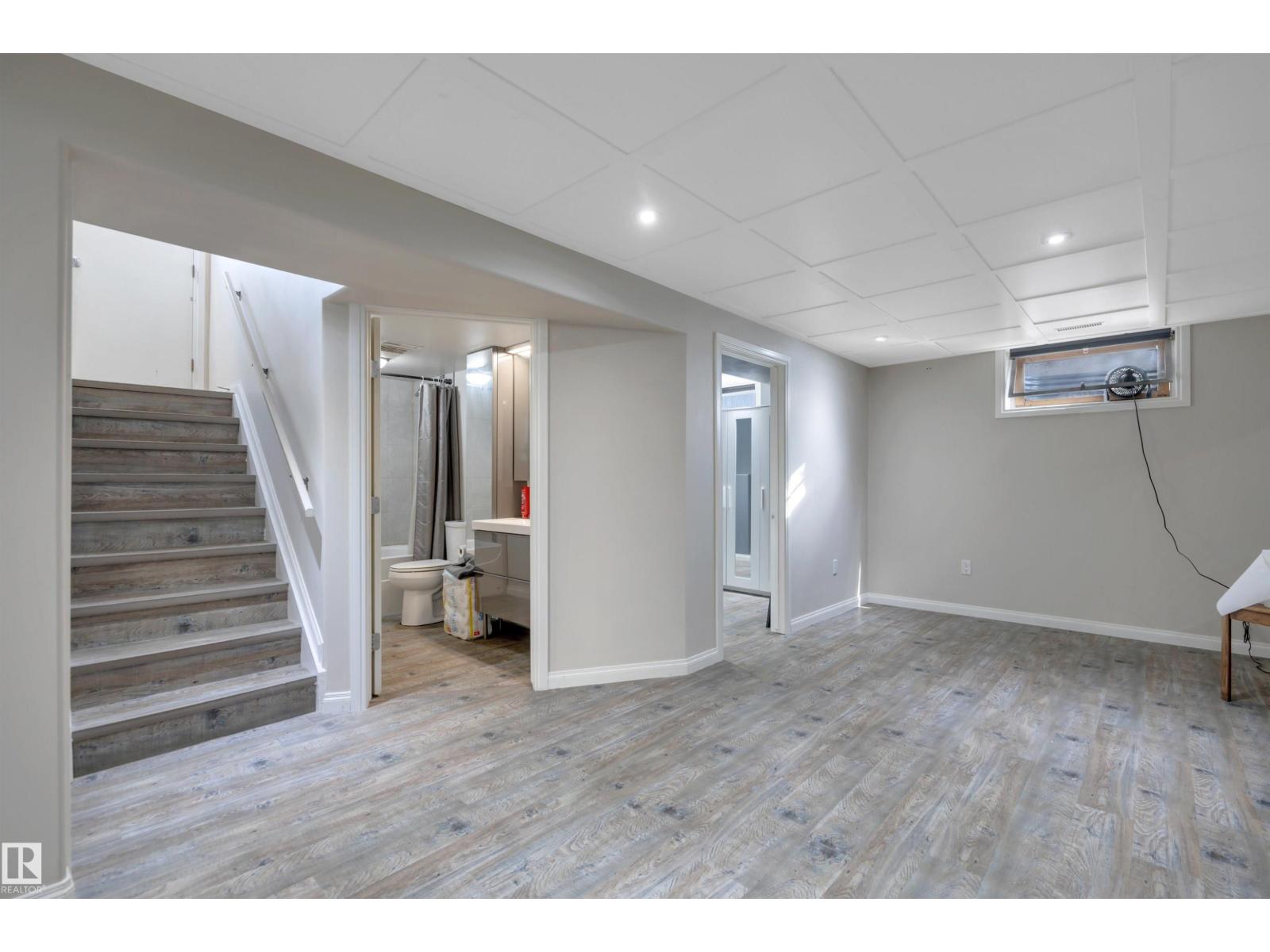 42 Camelot Avenue, photo 28