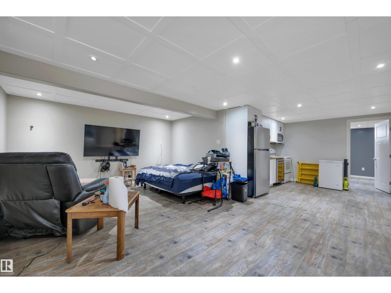 42 Camelot Avenue, photo 30