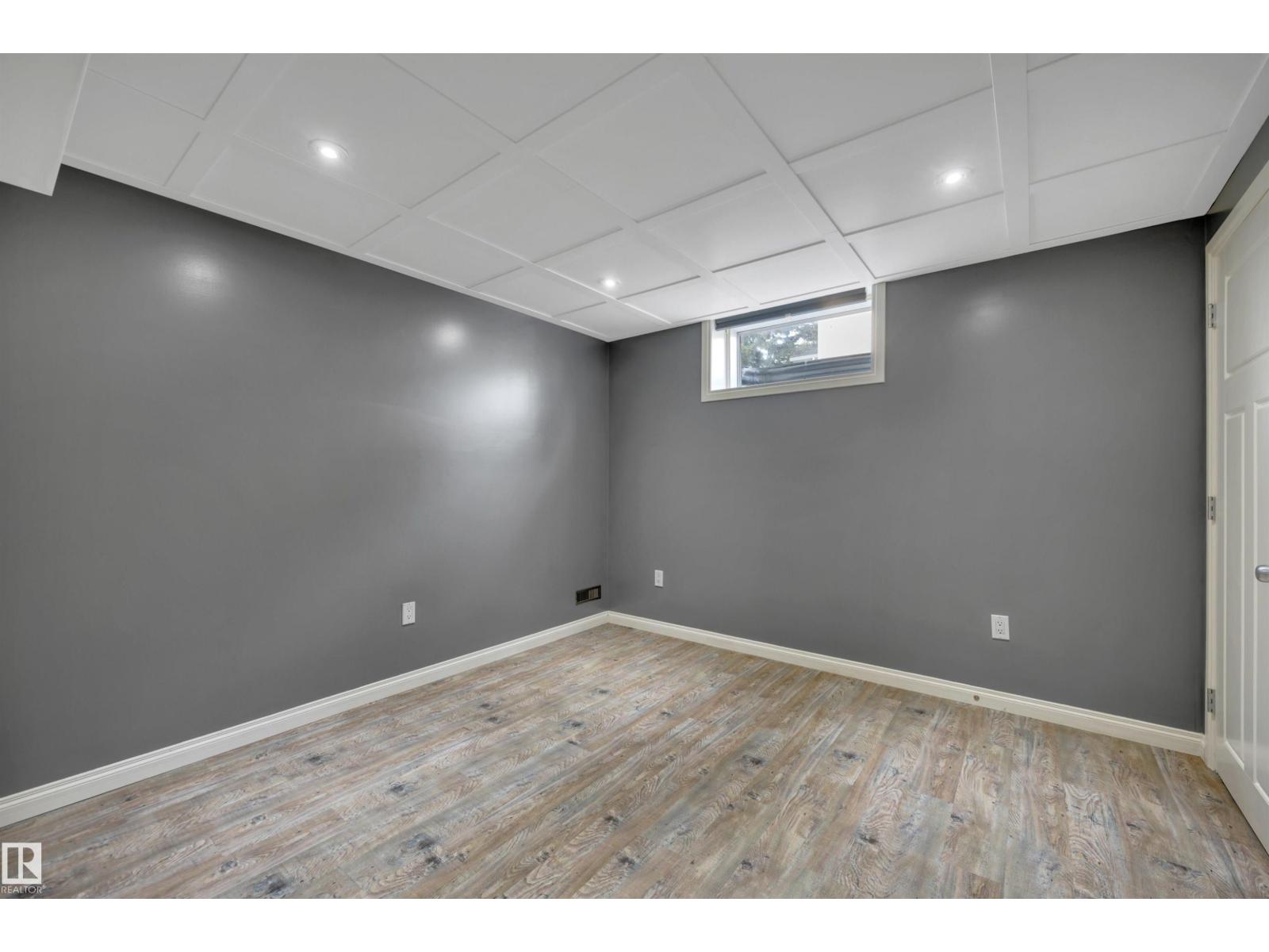 42 Camelot Avenue, photo 32