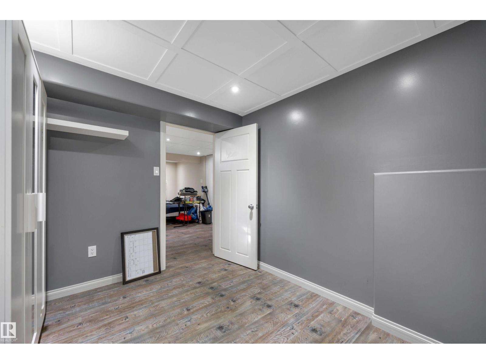 42 Camelot Avenue, photo 35