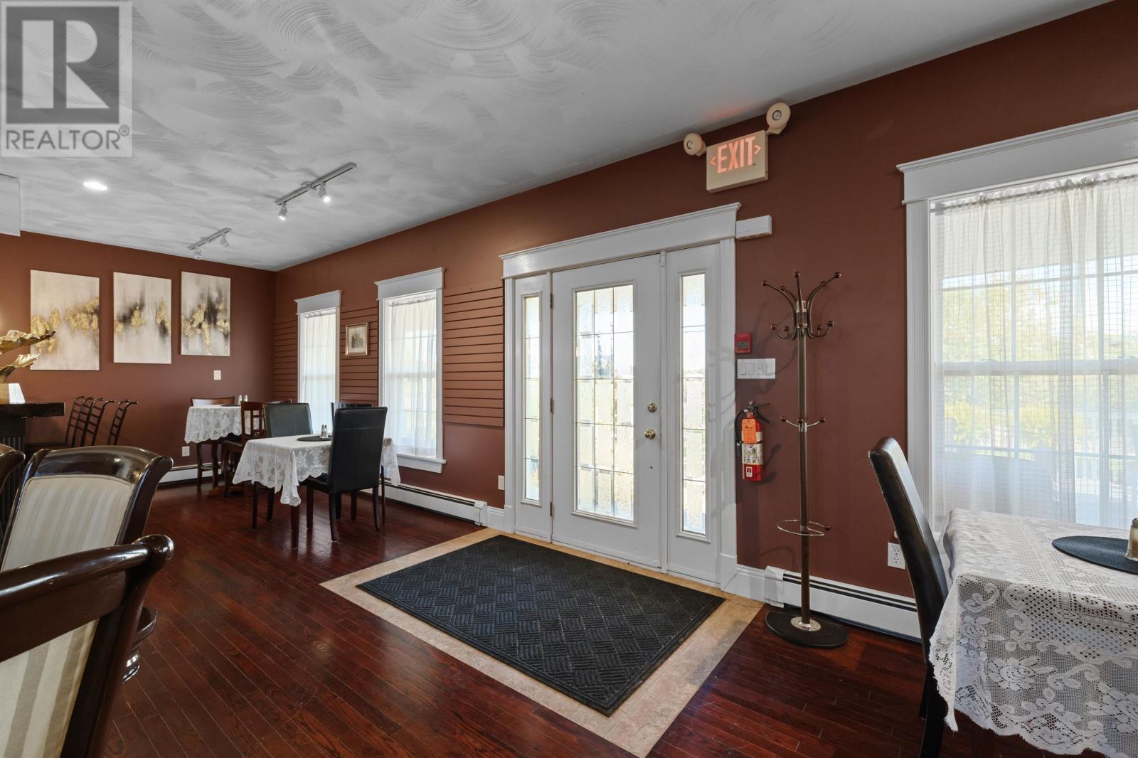248 MacEwen photo 5