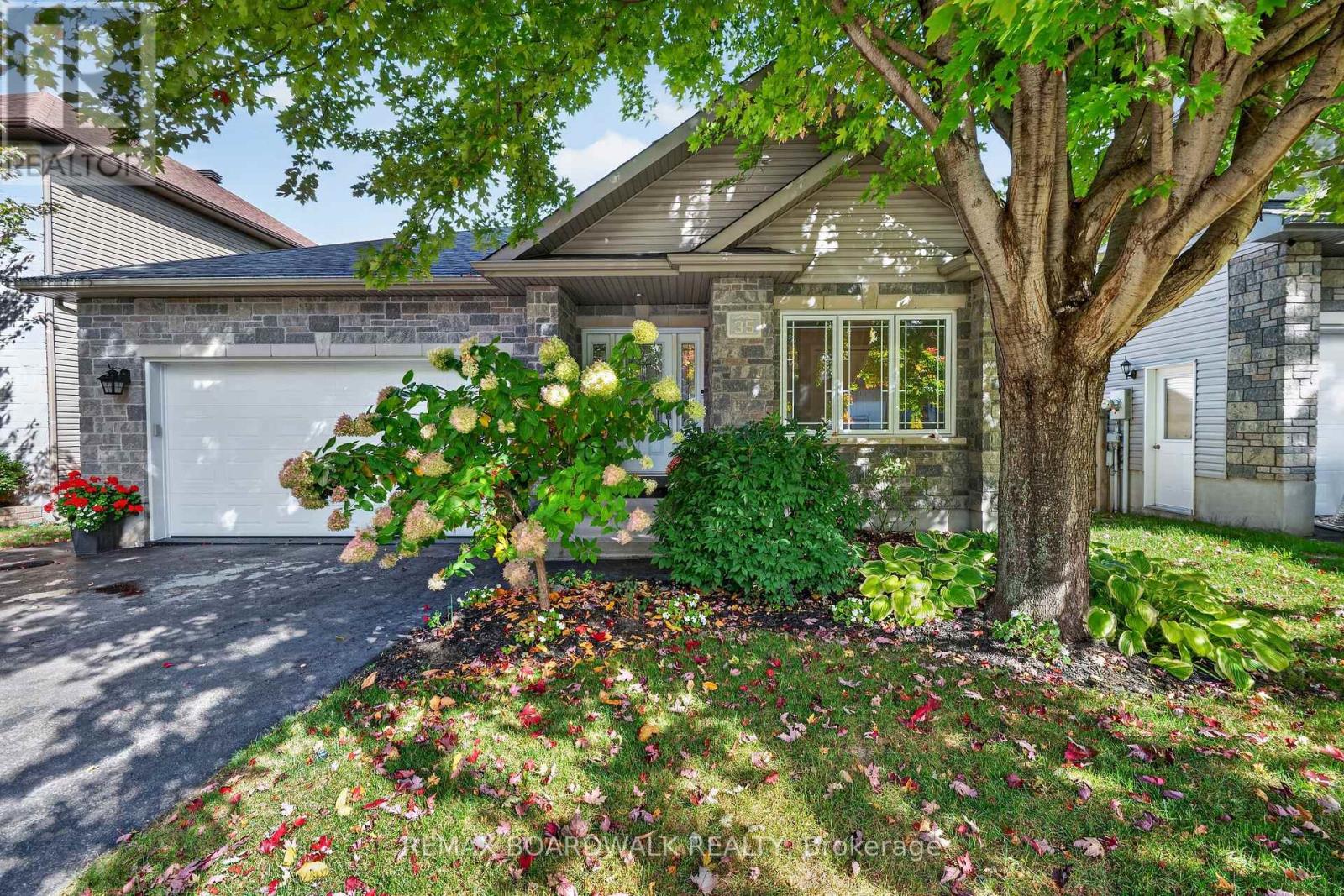 35 HONORE CRESCENT - 1