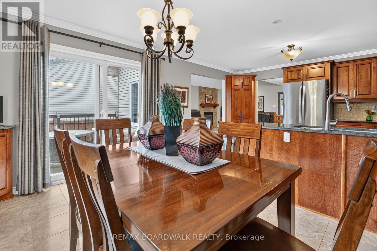 35 HONORE CRESCENT - 17