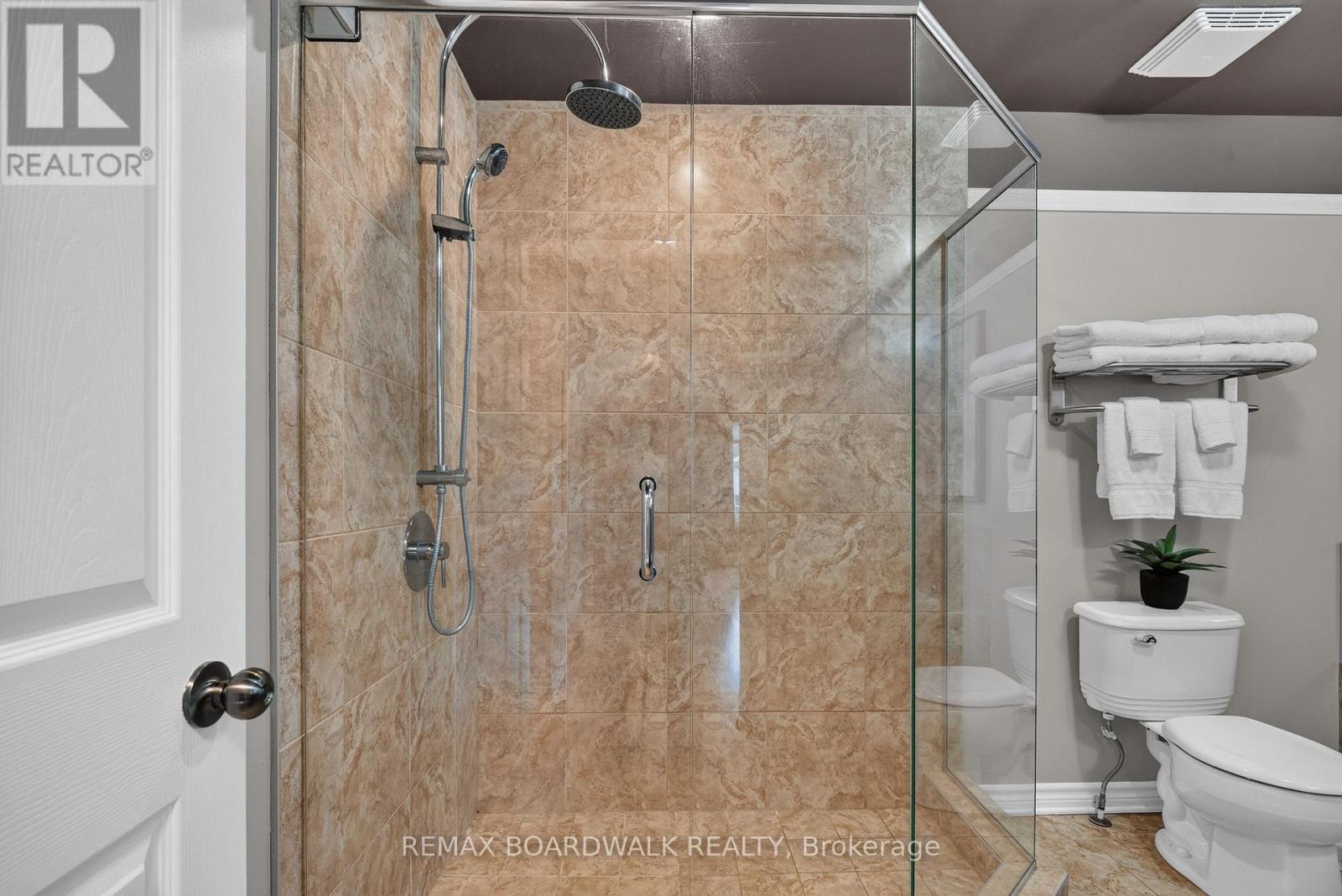35 HONORE CRESCENT - Image 21
