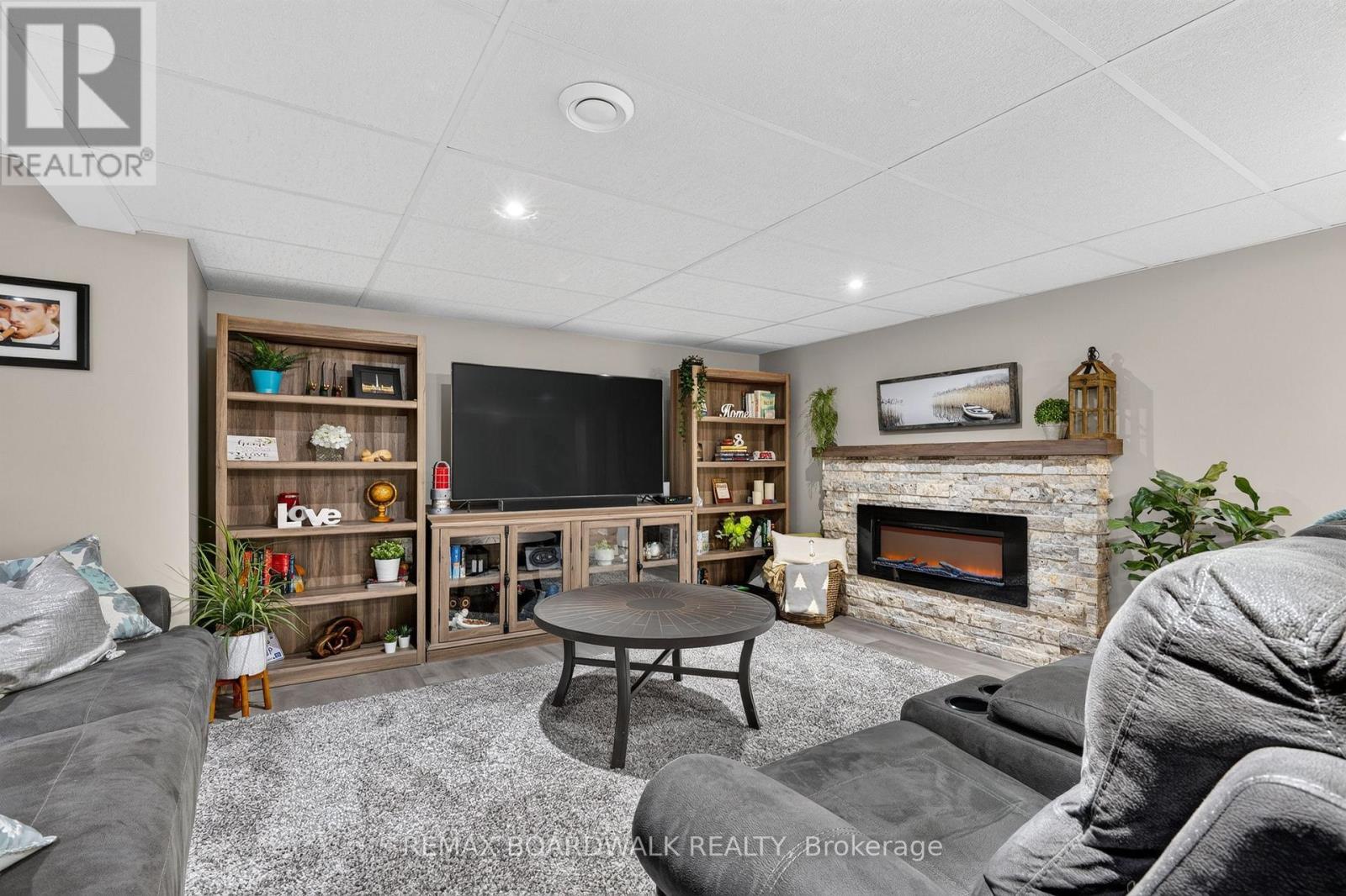 35 HONORE CRESCENT - Image 28