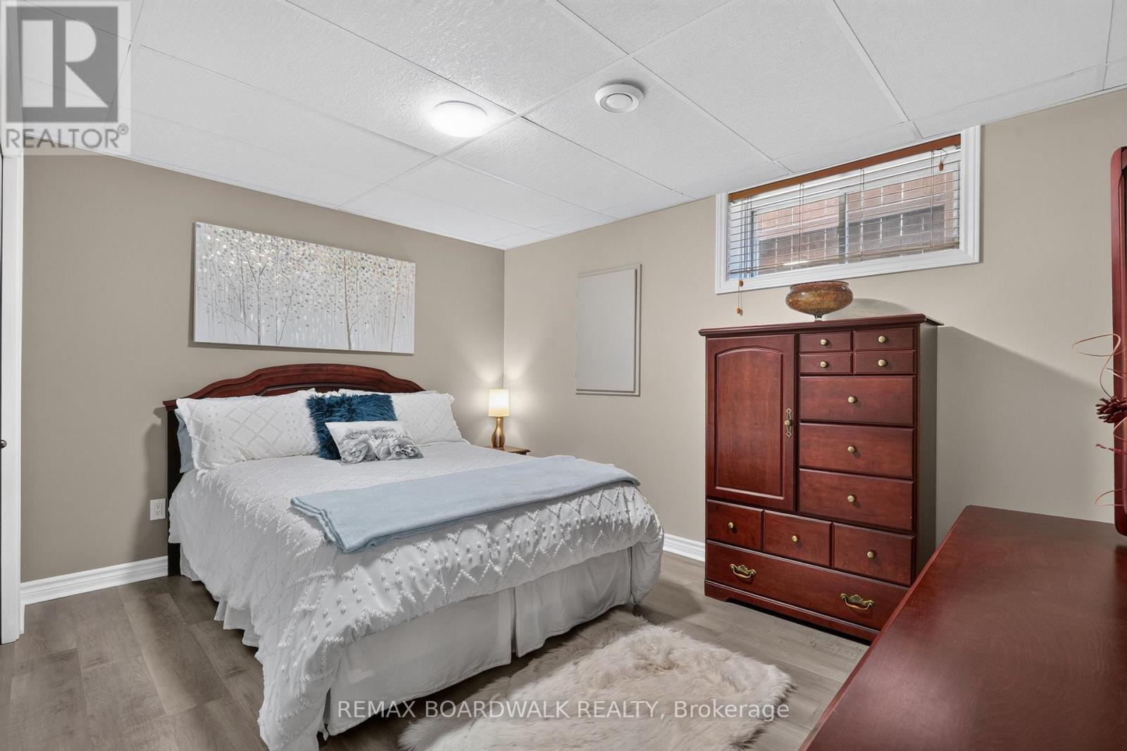 35 HONORE CRESCENT - Image 32