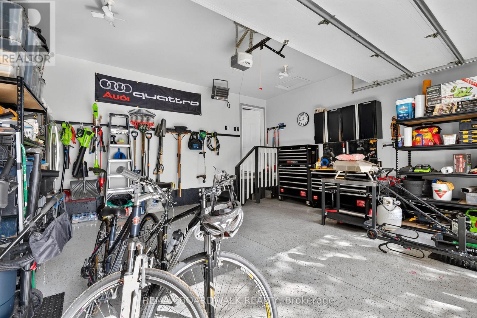 35 HONORE CRESCENT - 33