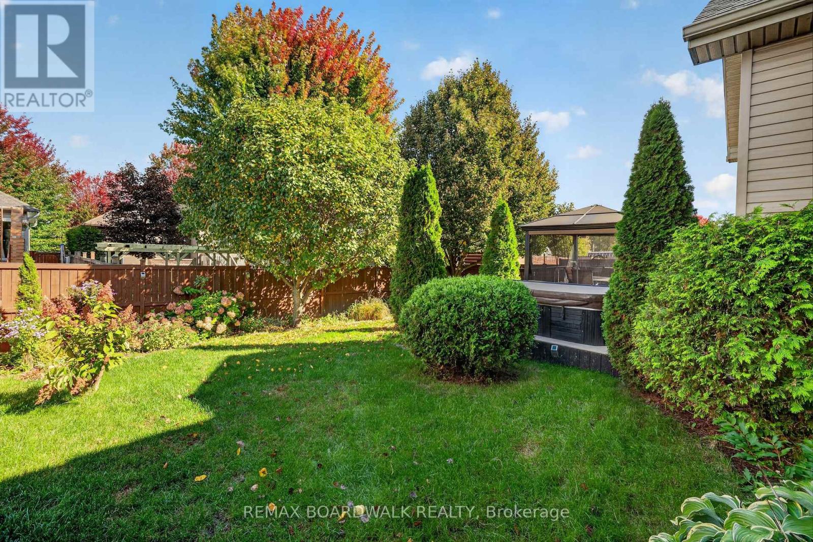 35 HONORE CRESCENT - 35