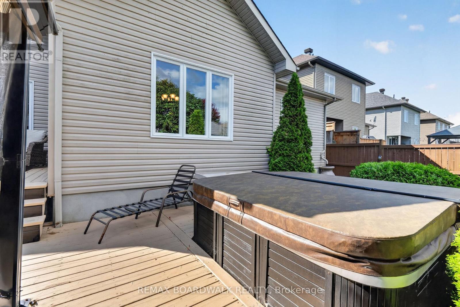 35 HONORE CRESCENT - 39
