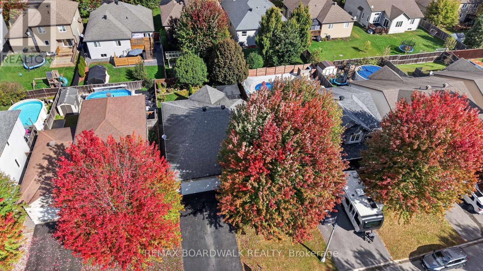 35 HONORE CRESCENT - 41