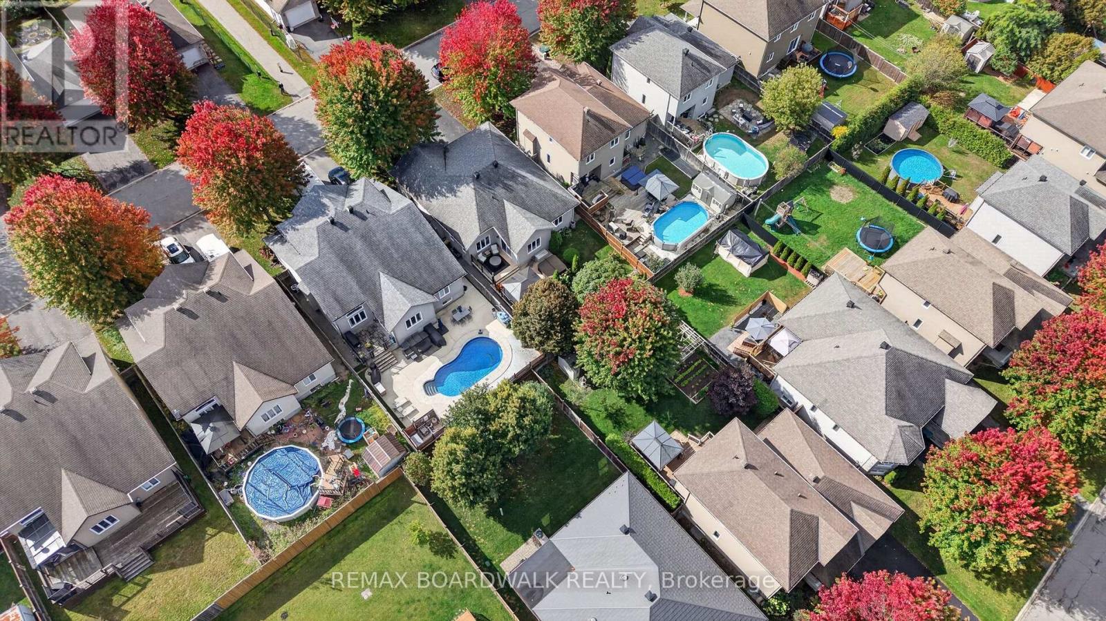 35 HONORE CRESCENT - 44