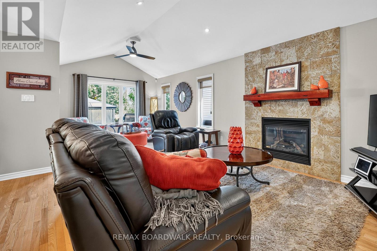 35 HONORE CRESCENT - 8