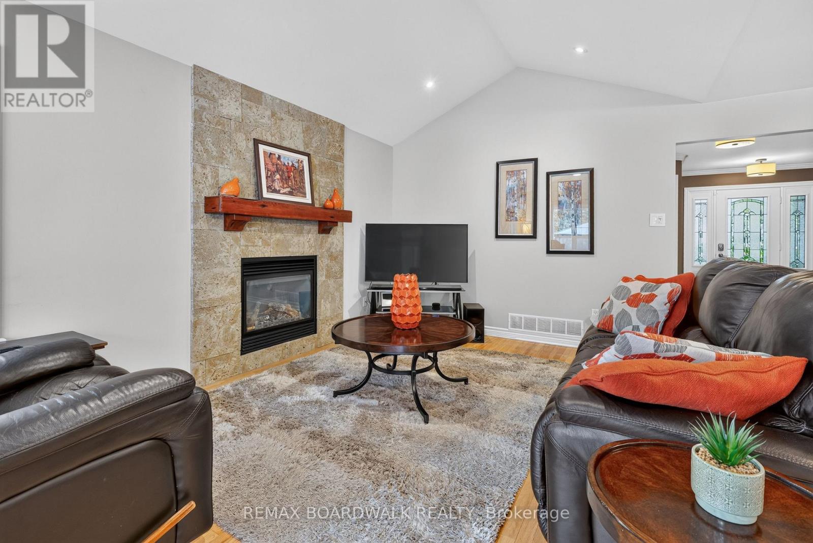 35 HONORE CRESCENT - 9
