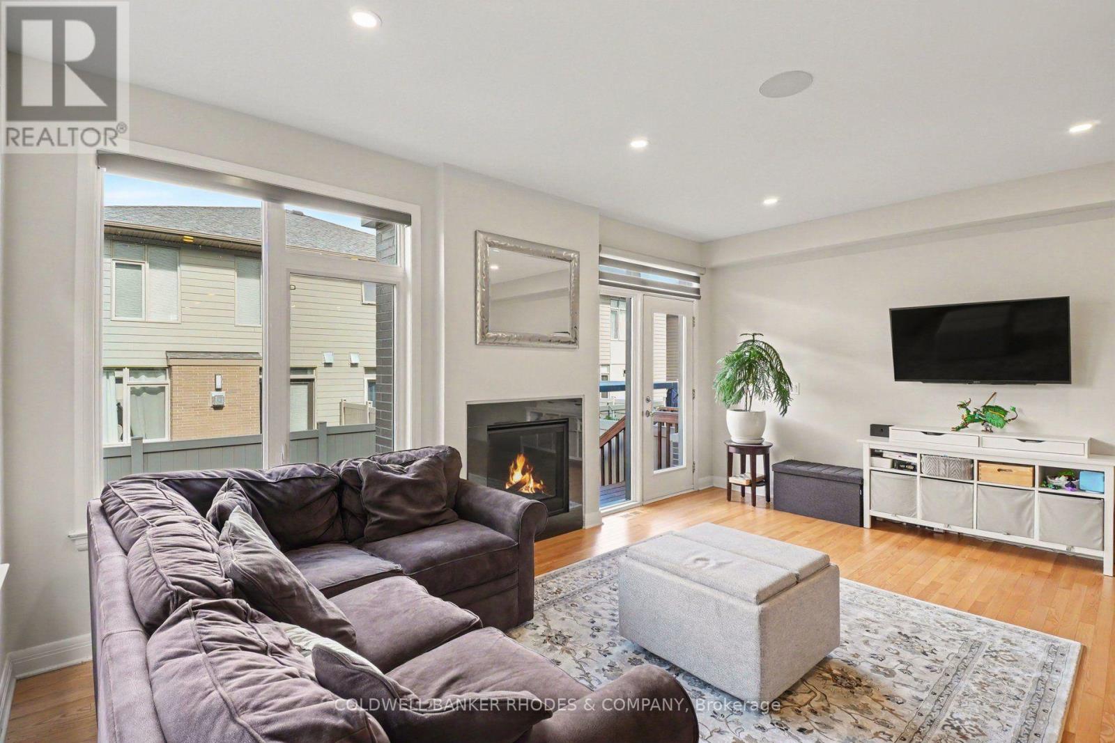 160 AVRO CIRCLE - 15