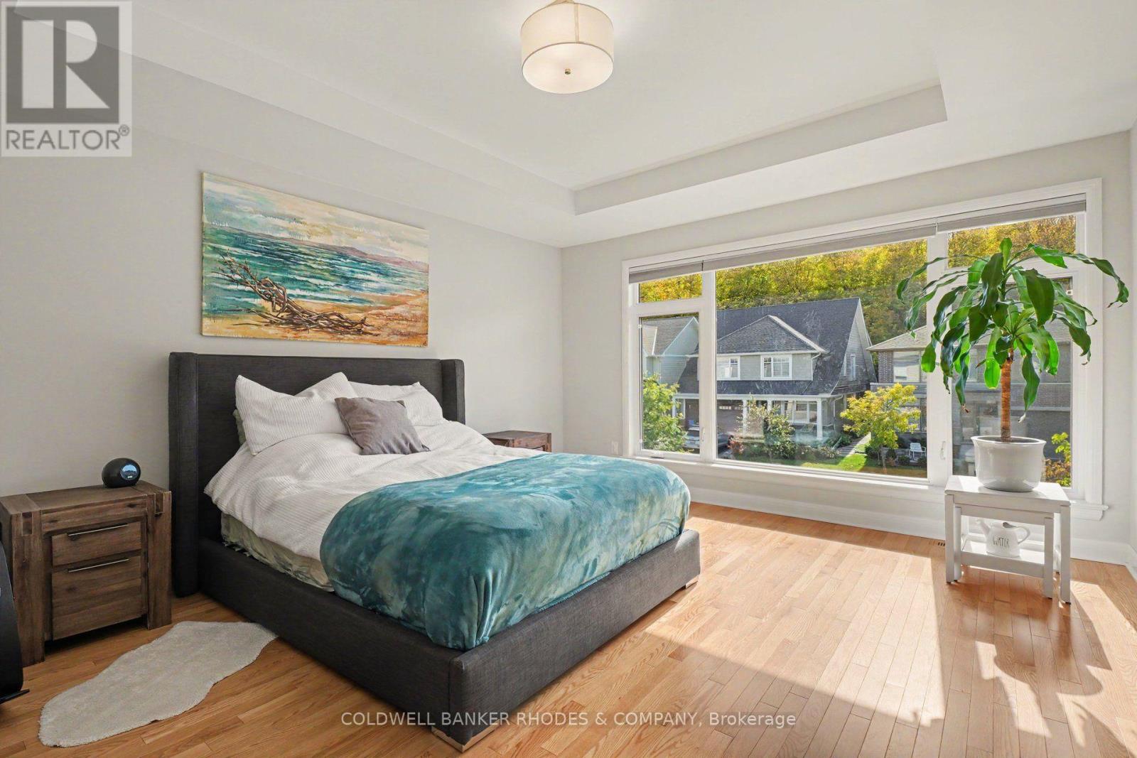 160 AVRO CIRCLE - 16