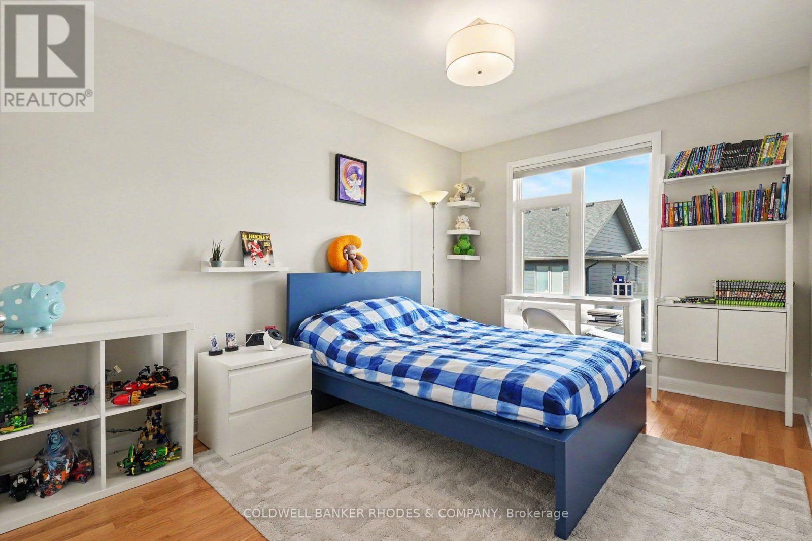 160 AVRO CIRCLE - 21