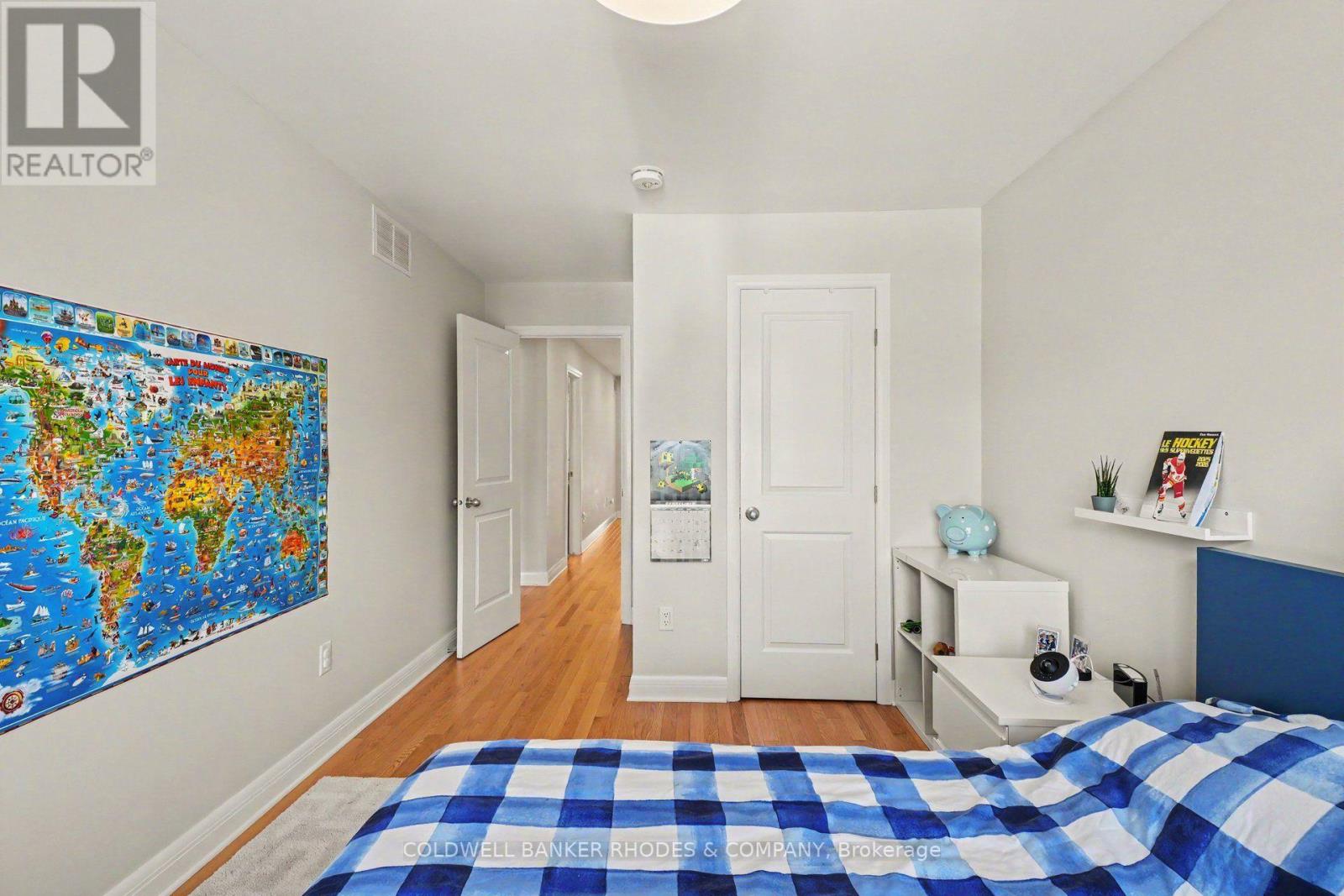 160 AVRO CIRCLE - 22
