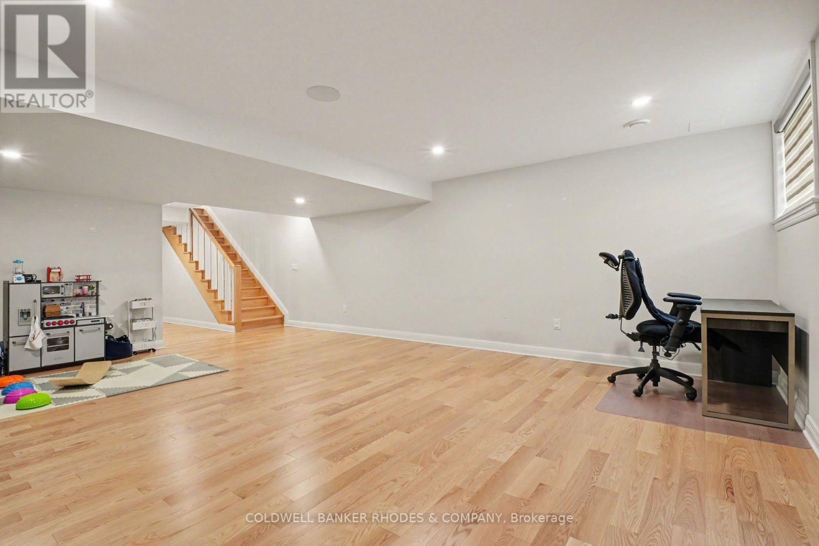 160 AVRO CIRCLE - 27