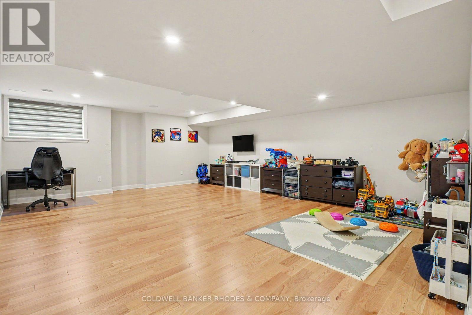 160 AVRO CIRCLE - Image 28