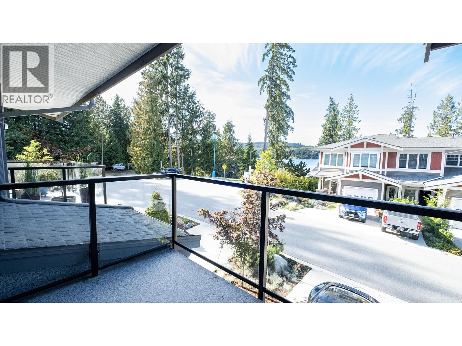 5902 BEACHGATE LANE, Sechelt