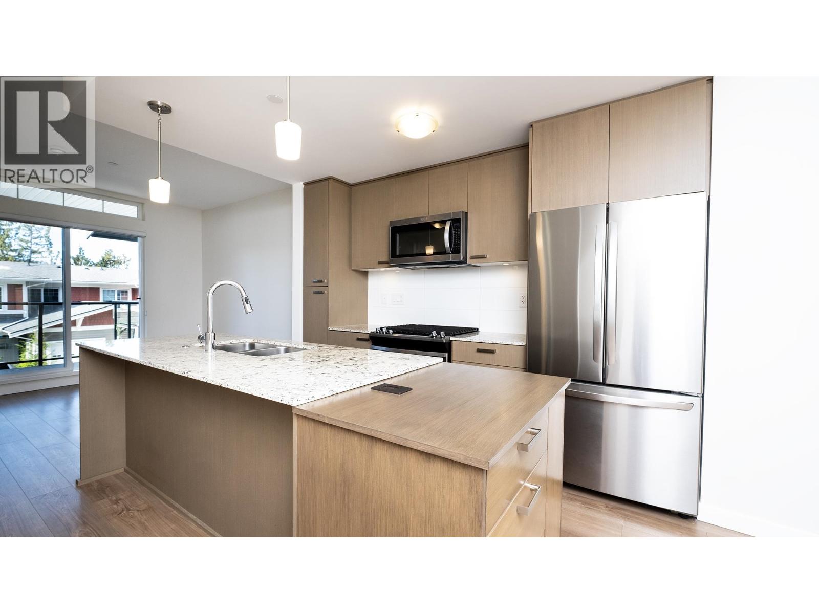 5902 BEACHGATE LANE, Sechelt British Columbia