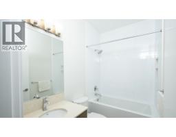 5902 Beachgate Lane, Sechelt, BC V7Z0S3 Photo 11