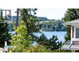 5902 Beachgate Lane, Sechelt, BC V7Z0S3 Photo 21