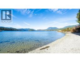 5902 Beachgate Lane, Sechelt, BC V7Z0S3 Photo 31