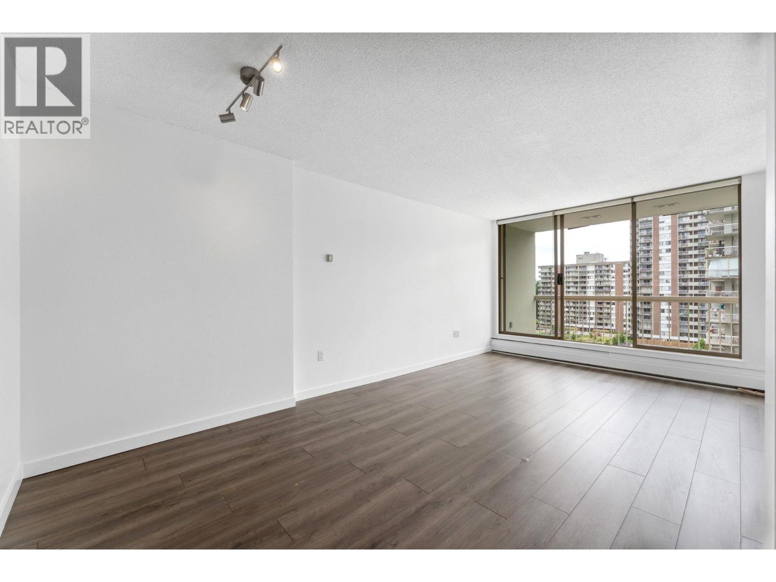 802 2008 FULLERTON AVENUE, North Vancouver British Columbia