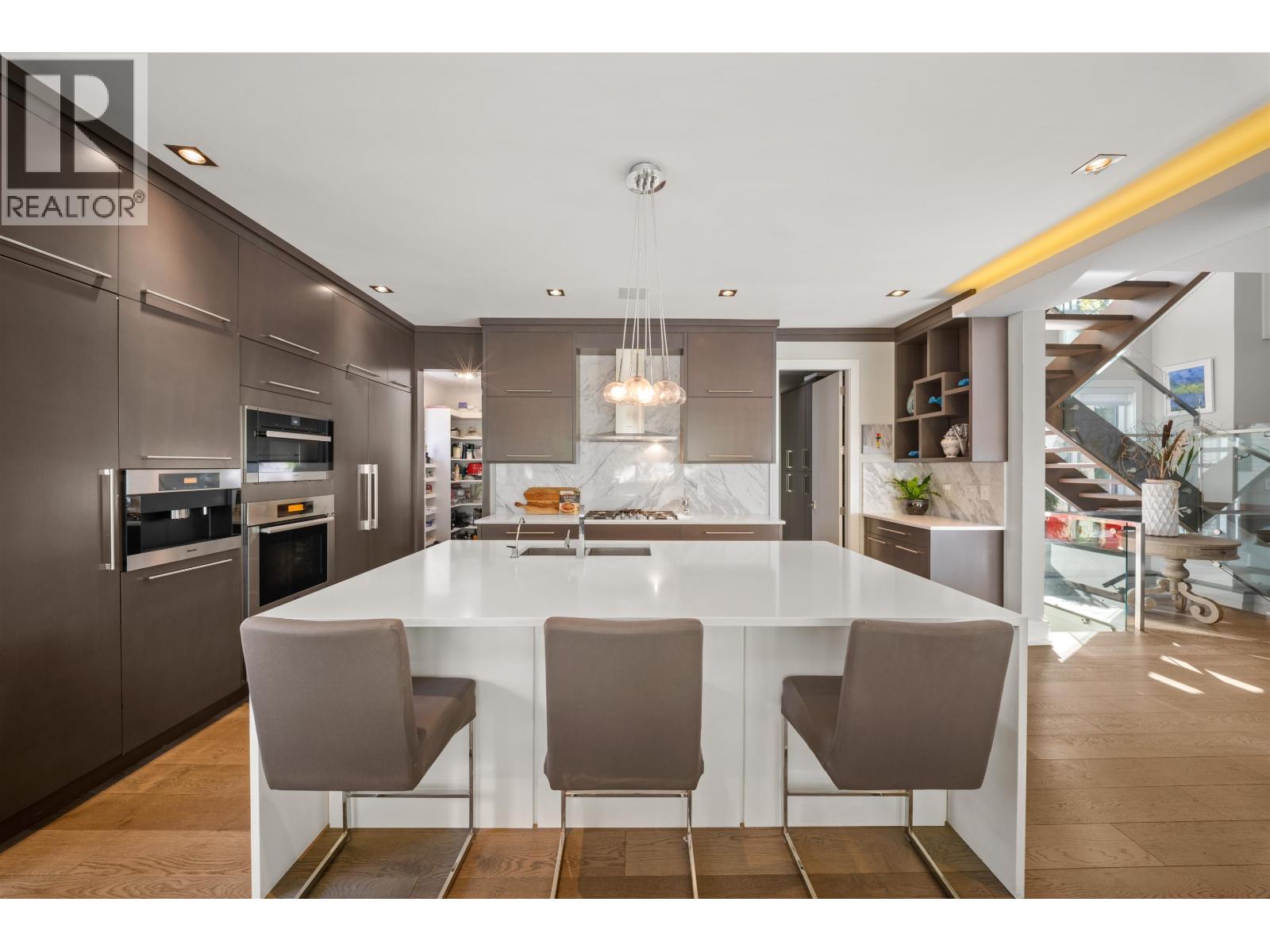 966 BEAUMONT DRIVE, North Vancouver