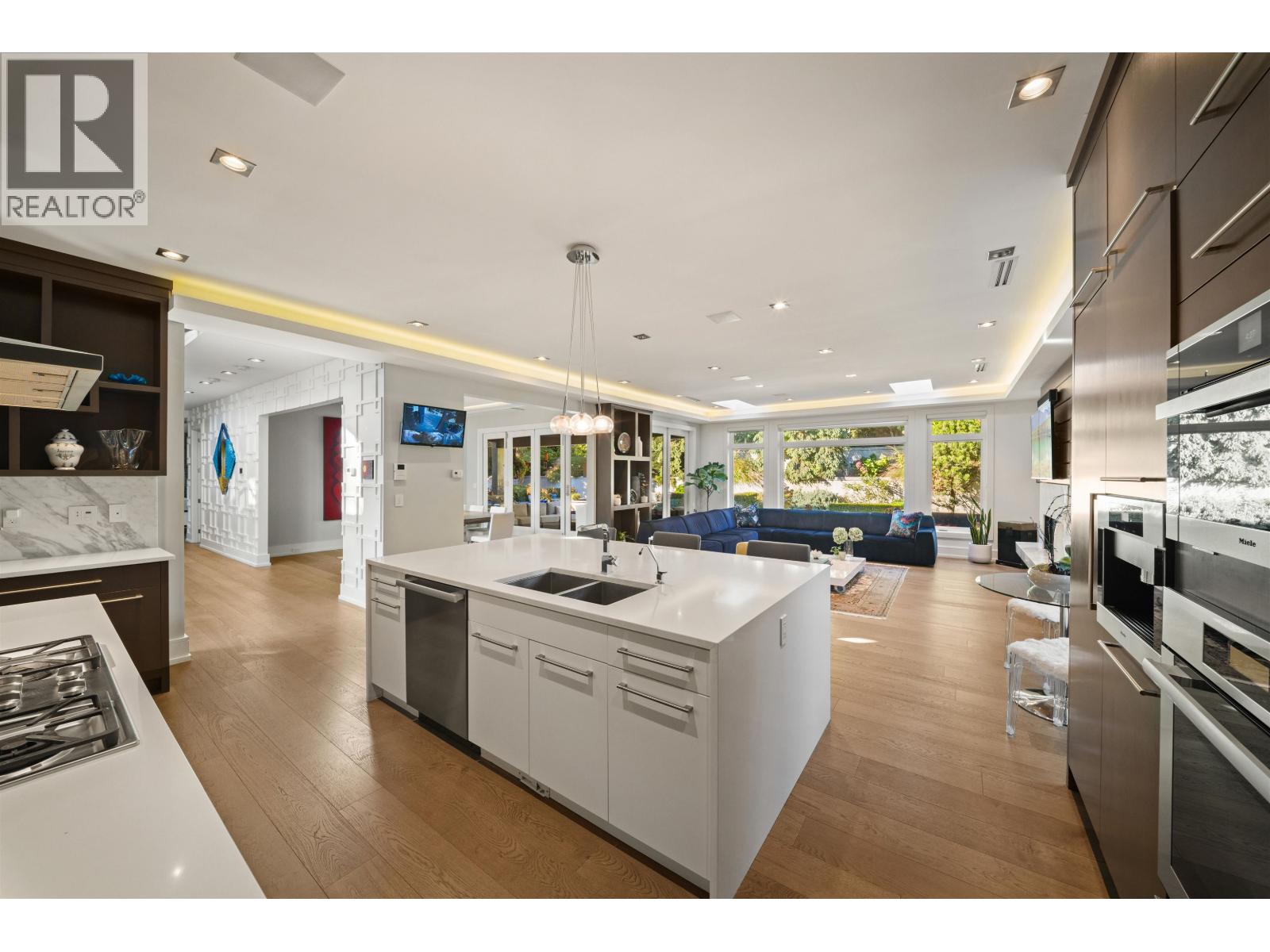 966 BEAUMONT DRIVE, North Vancouver