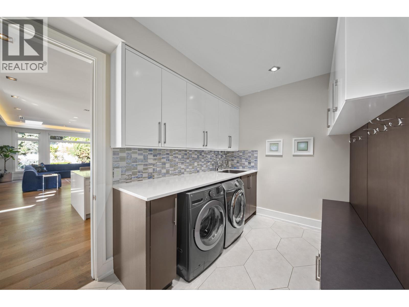 966 BEAUMONT DRIVE, North Vancouver