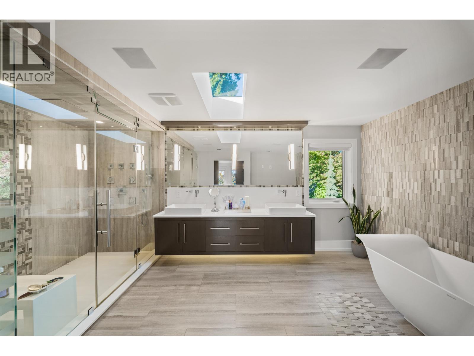 966 BEAUMONT DRIVE, North Vancouver