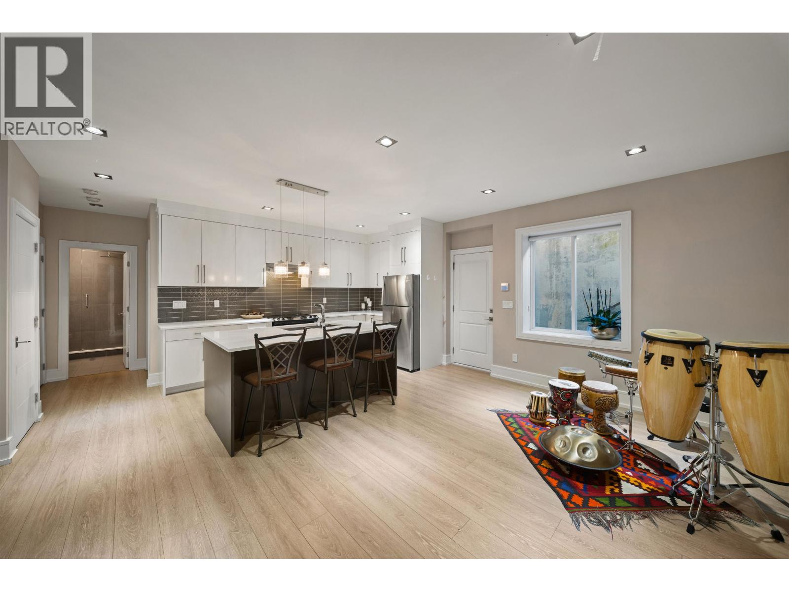 966 BEAUMONT DRIVE, North Vancouver