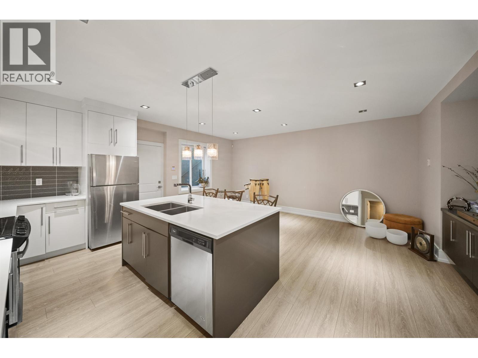 966 BEAUMONT DRIVE, North Vancouver