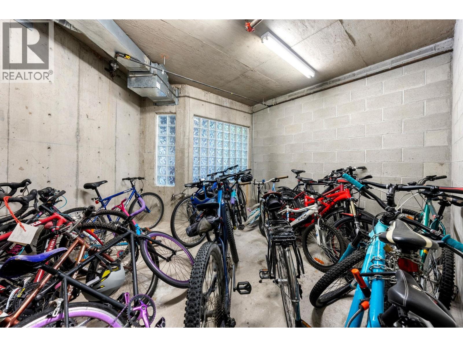 115 128 W 8TH STREET, North Vancouver - Image 1