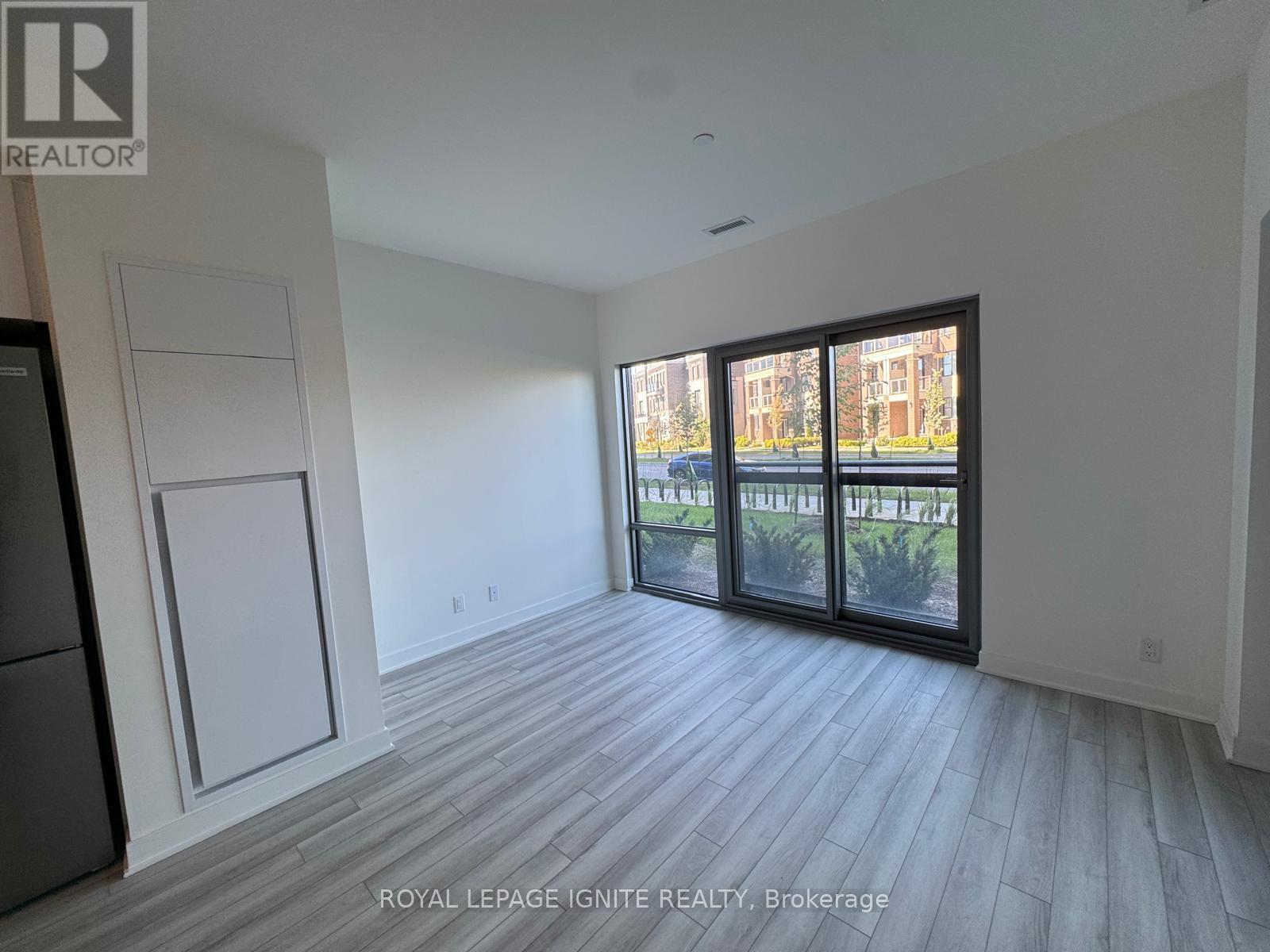 #110 51 CLARINGTON BOULEVARD - 15