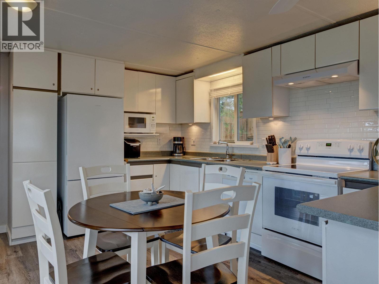 4517 POLLOCK ROAD, Pender Harbour